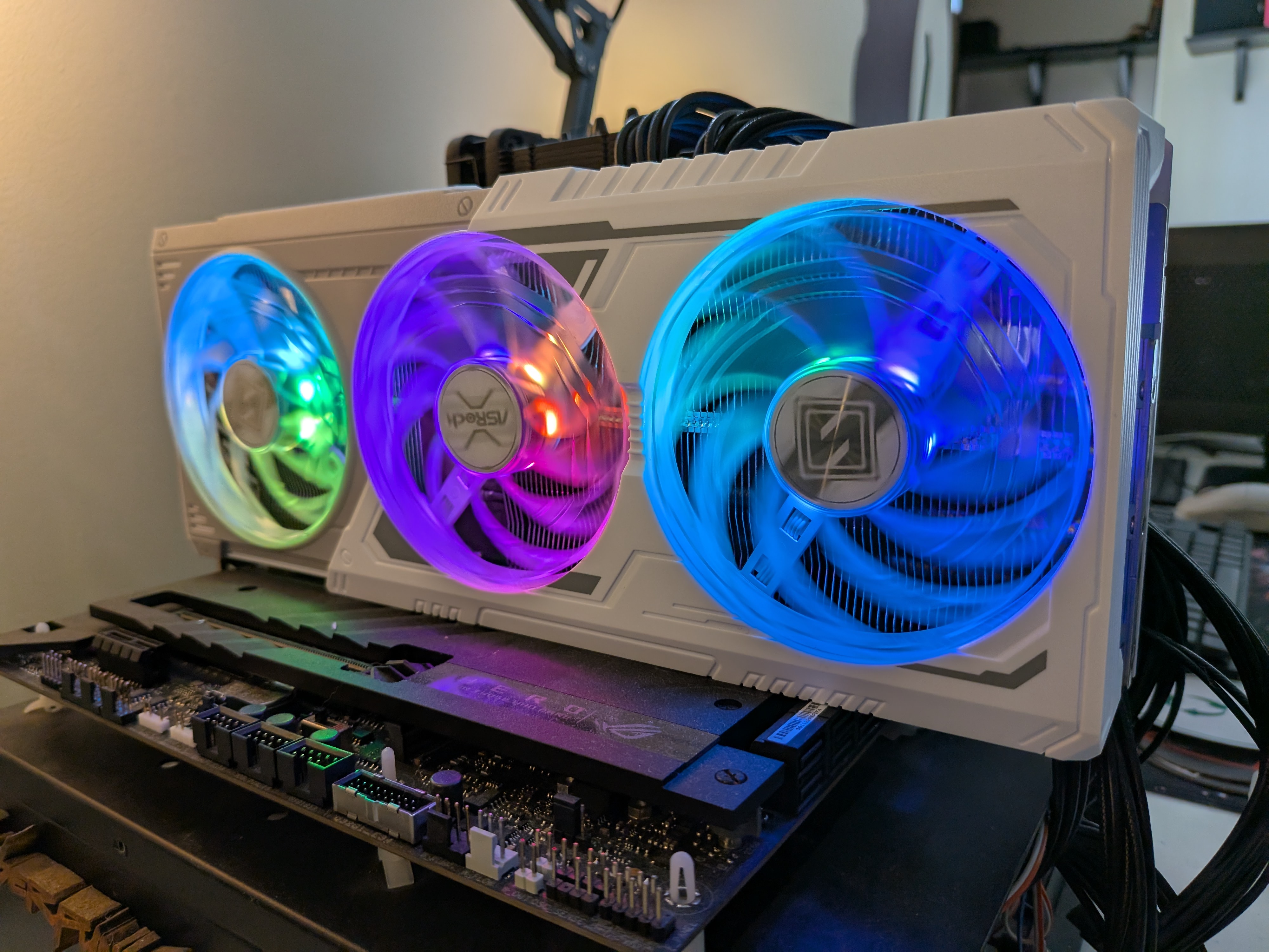 ASRock RX 9070 RGB lys.jpg